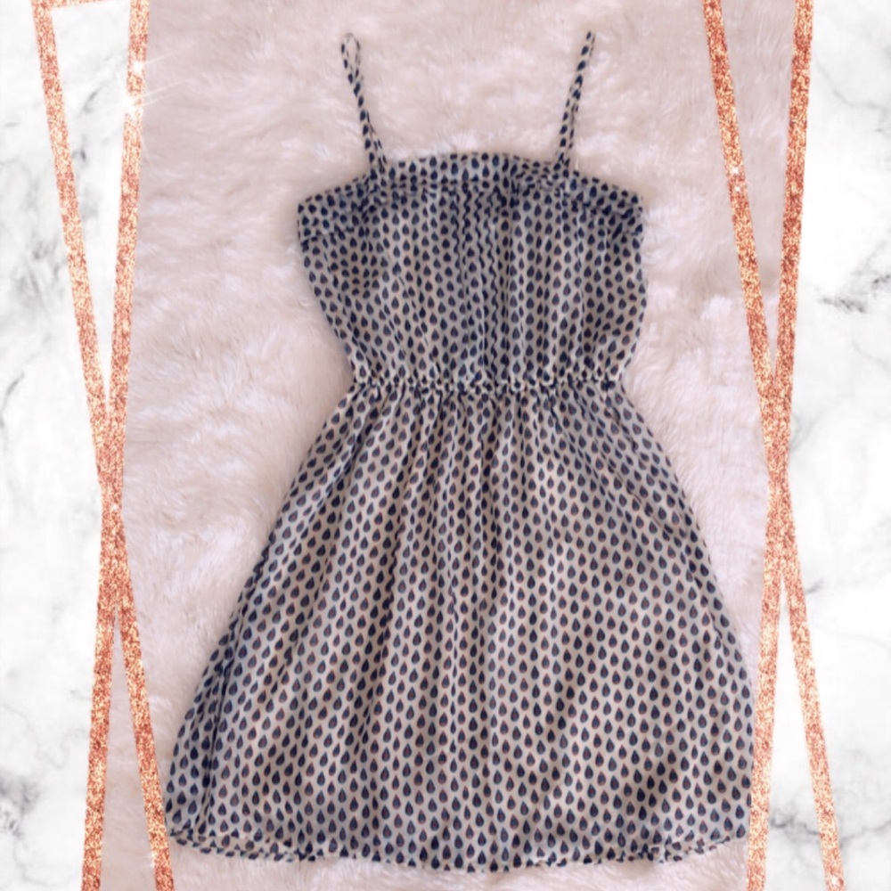 Beautiful vintage style dress.